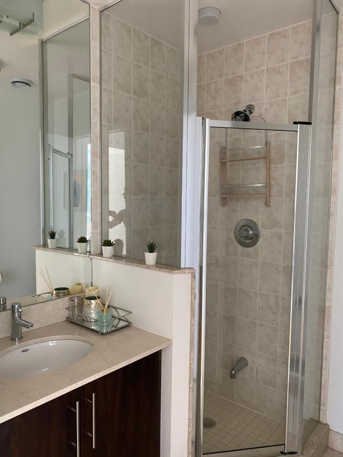 Toronto CN Tower Maple Leaf Square Luxurious 2 Bedroom Condo Extérieur photo