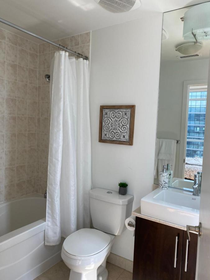 Toronto CN Tower Maple Leaf Square Luxurious 2 Bedroom Condo Extérieur photo