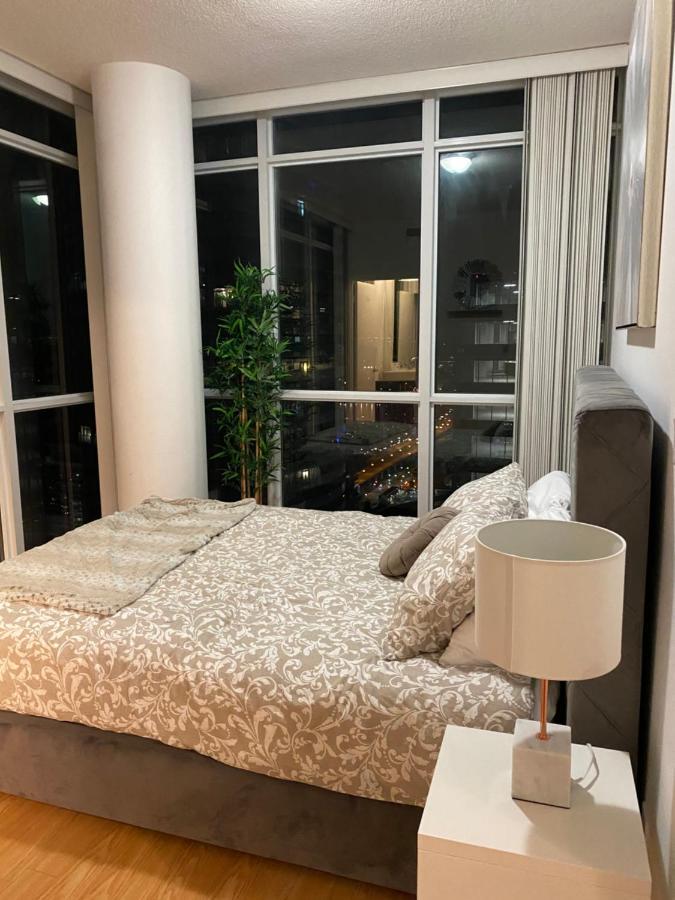 Toronto CN Tower Maple Leaf Square Luxurious 2 Bedroom Condo Extérieur photo